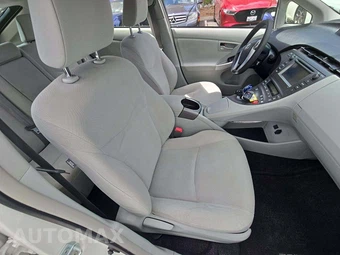2012 Toyota Prius Two – miniatura 15