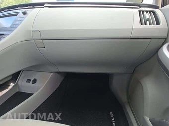 2012 Toyota Prius Two – miniatura 16