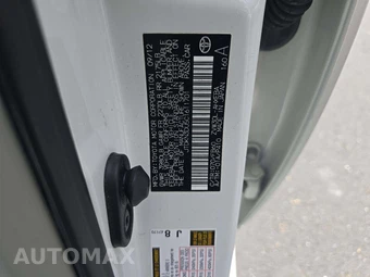 2012 Toyota Prius Two – miniatura 2
