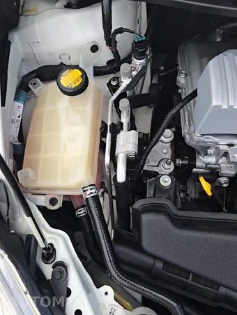 2012 Toyota Prius Two – miniatura 25
