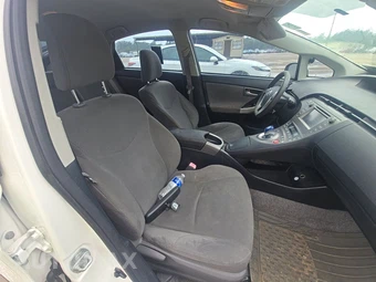 2012 Toyota Prius Two - miniatura 9