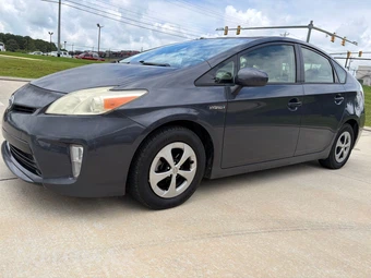 2012 Toyota Prius Two - miniatura 2