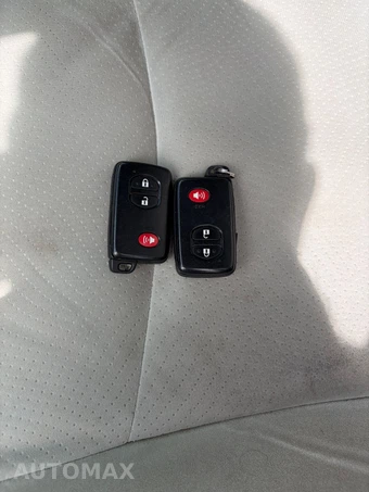 2012 Toyota Prius Two - miniatura 21