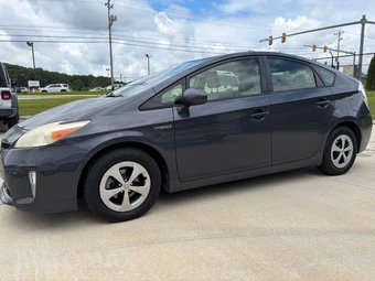 2012 Toyota Prius Two - miniatura 3