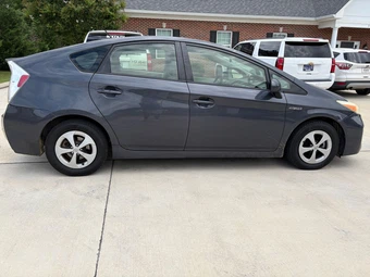 2012 Toyota Prius Two - miniatura 4