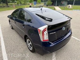 2012 Toyota Prius Two - miniatura 10