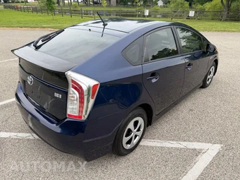 2012 Toyota Prius Two - miniatura 11