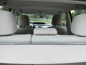 2012 Toyota Prius Two - miniatura 18