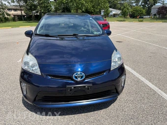 2012 Toyota Prius Two - miniatura 2