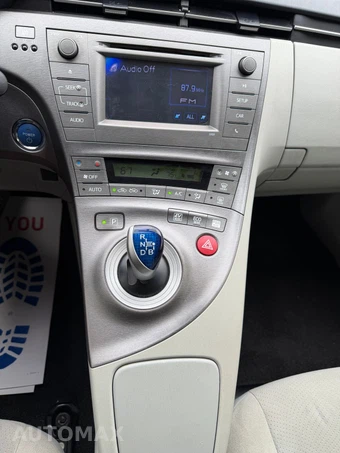 2012 Toyota Prius Two - miniatura 26
