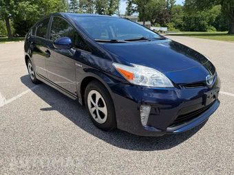 2012 Toyota Prius Two - miniatura 3