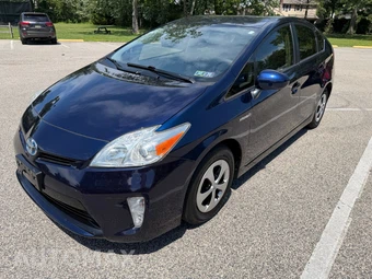 2012 Toyota Prius Two - miniatura 5