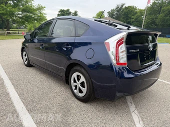 2012 Toyota Prius Two - miniatura 6
