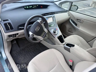 2012 Toyota Prius Two - miniatura 12