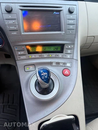 2012 Toyota Prius Two - miniatura 21