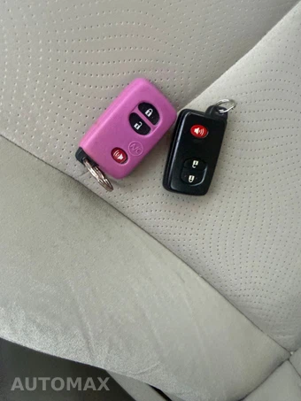 2012 Toyota Prius Two - miniatura 24
