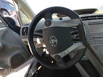 2012 Toyota Prius Two – miniatura 10