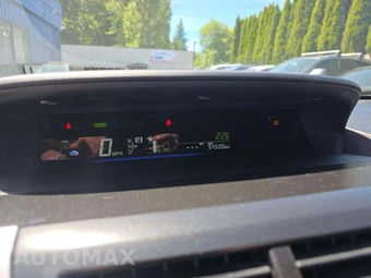2012 Toyota Prius v Five – miniatura 9