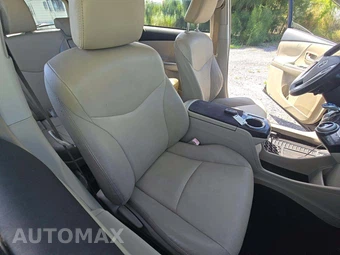 2012 Toyota Prius v Five - miniatura 18