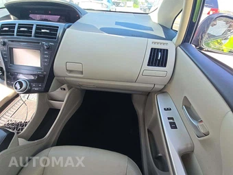 2012 Toyota Prius v Five - miniatura 19