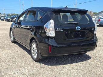 2012 Toyota Prius v Five - miniatura 2