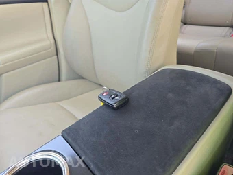 2012 Toyota Prius v Five - miniatura 40