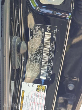 2012 Toyota Prius v Five - miniatura 5