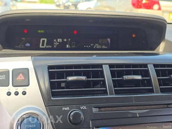 2012 Toyota Prius v Five - miniatura 9