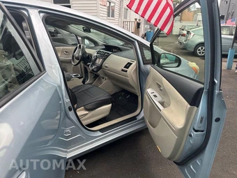 2012 Toyota Prius v Three - miniatura 13