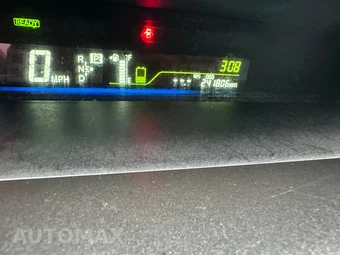 2012 Toyota Prius v Three - miniatura 15