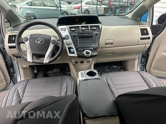 2012 Toyota Prius v Three - miniatura 18