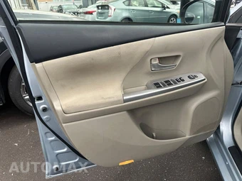 2012 Toyota Prius v Three - miniatura 19