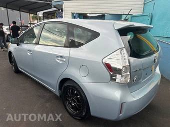 2012 Toyota Prius v Three - miniatura 7