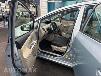 2012 Toyota Prius v Three - miniatura 8