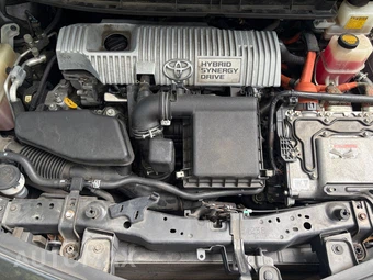 2012 Toyota Prius v Three - miniatura 10