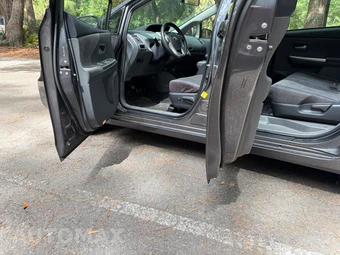 2012 Toyota Prius v Three - miniatura 13