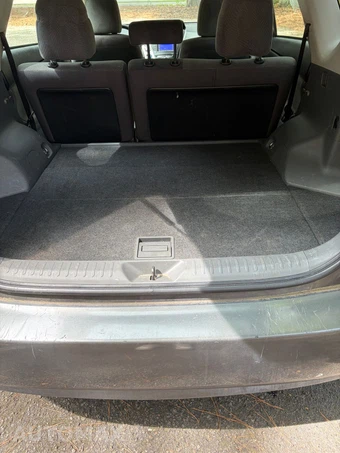 2012 Toyota Prius v Three - miniatura 18