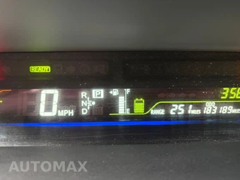2012 Toyota Prius v Three - miniatura 20
