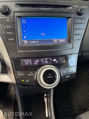 2012 Toyota Prius v Three - miniatura 21