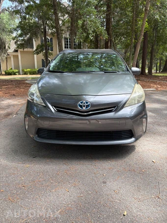 2012 Toyota Prius v Three - miniatura 3