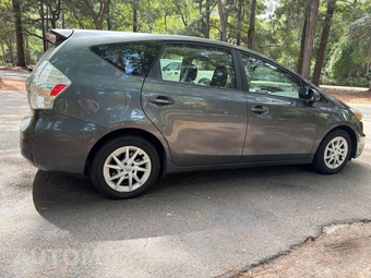2012 Toyota Prius v Three - miniatura 4