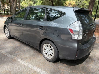 2012 Toyota Prius v Three - miniatura 6