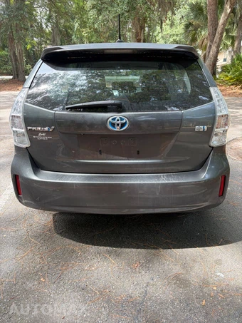 2012 Toyota Prius v Three - miniatura 7