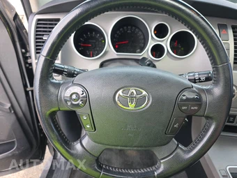 2012 Toyota Sequoia Limited – miniatura 10