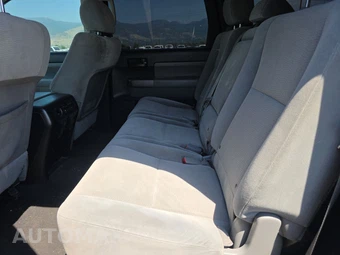 2012 Toyota Sequoia SR5 – miniatura 13