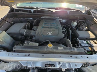 2012 Toyota Sequoia SR5 – miniatura 16