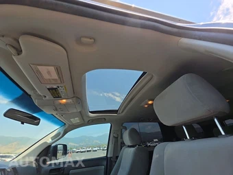 2012 Toyota Sequoia SR5 – miniatura 21