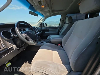 2012 Toyota Sequoia SR5 – miniatura 7