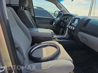 2012 Toyota Sequoia SR5 – miniatura 8