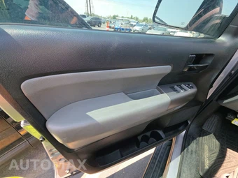 2012 Toyota Sequoia SR5 – miniatura 9
